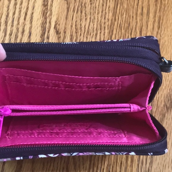 Vera Bradley RFID Wallet Wristlet in Purple Floral pattern - Pretty! - Picture 4 of 8